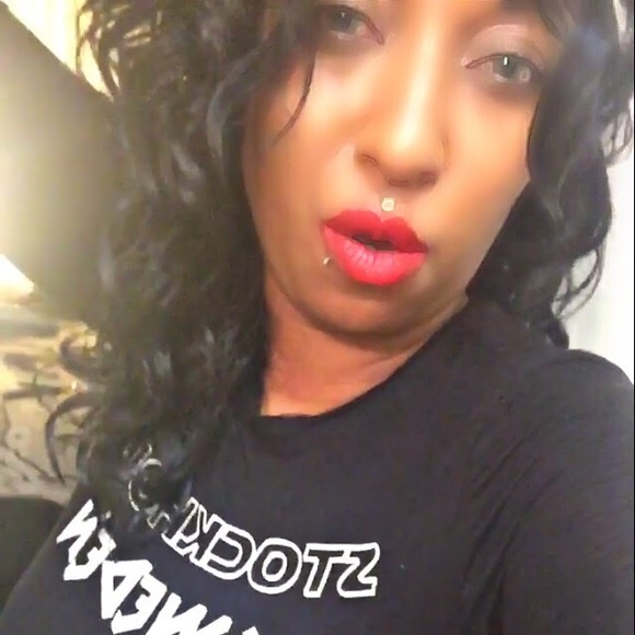 Meet your Posher, Yas - Picture 4 of 8